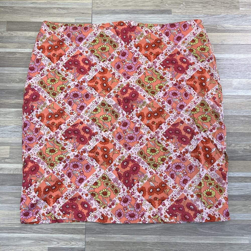 ILU Clothing Company Women’s Skirt Large 70s Theme - JN315